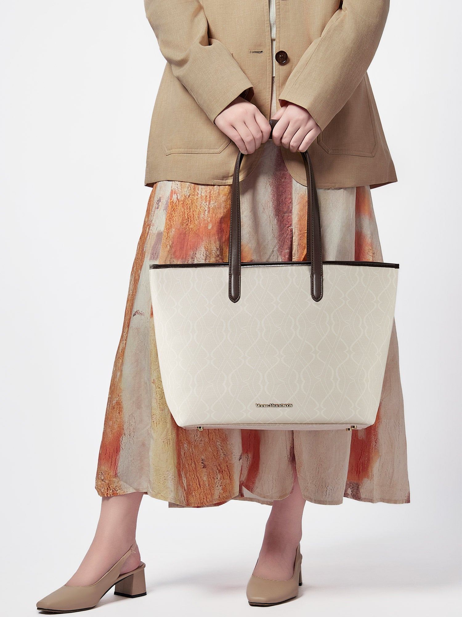 Beige Victoria Hyde Yoana large work bag with padded 15'' laptop compartment, smart interior, removable cosmetic bag, vegan, water-repellent, scratch-resistant microfiber leather.