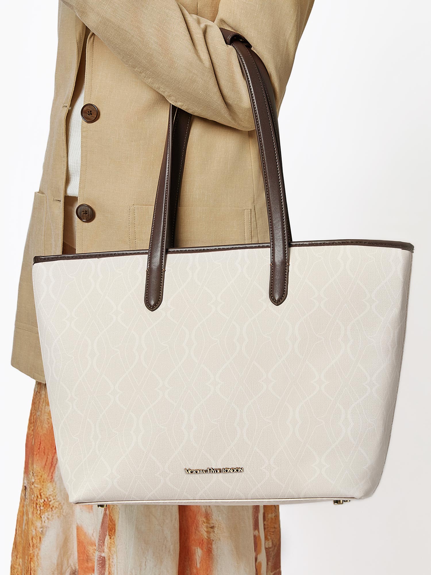 Beige Victoria Hyde Yoana large work bag with padded 15'' laptop compartment, smart interior, removable cosmetic bag, vegan, water-repellent, scratch-resistant microfiber leather.