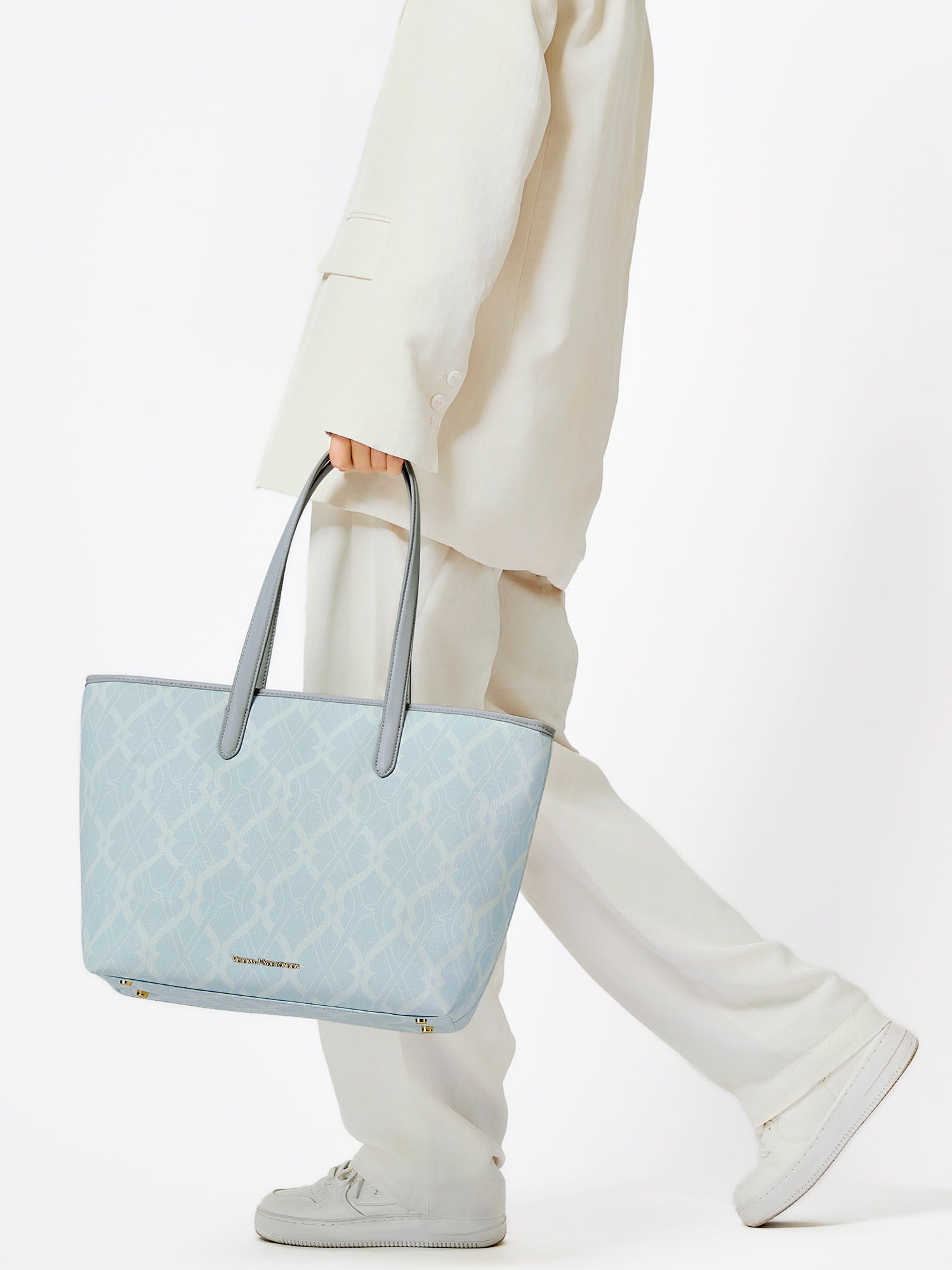 Victoria Hyde Yoana Large work bag in light blue, vegan, water-repellent, with laptop compartment and removable cosmetic bag.