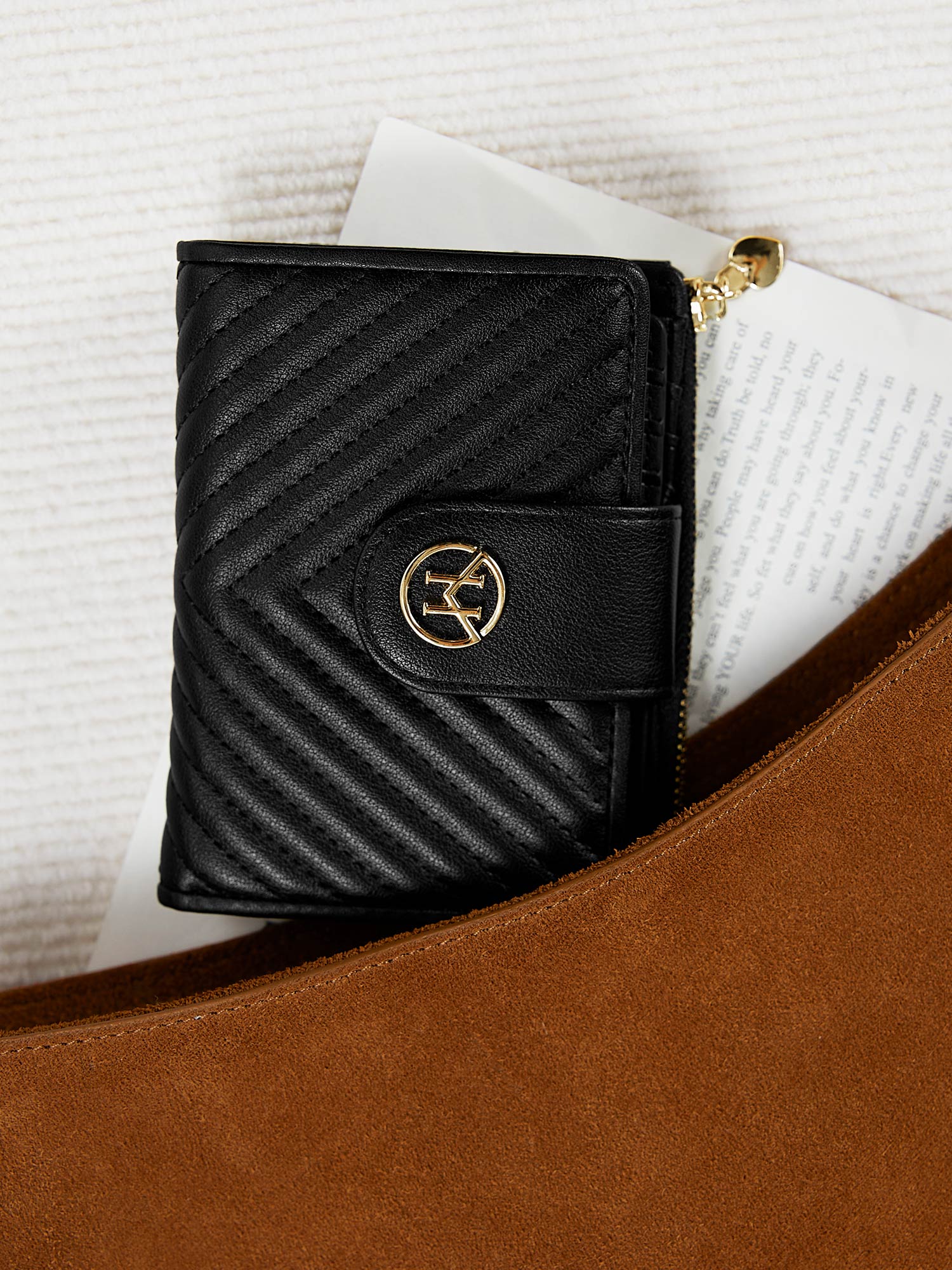 Victoria Hyde Rosi black genuine leather wallet, multifunctional design with 19 card slots, side bill compartment, and zippered coin pocket.