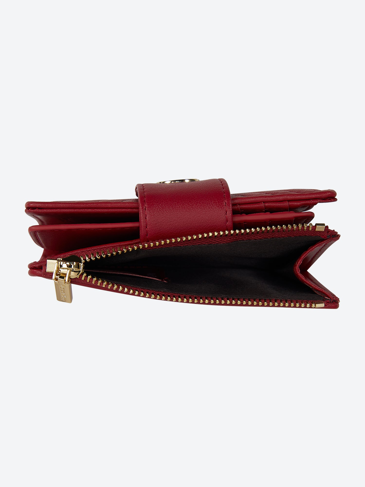 Victoria Hyde "Rosi" genuine leather wallet in cherry red. Multifunctional with 19+4 card slots, bill compartment, zippered coin pocket. Compact size: 12.4x9x2.5 cm.
