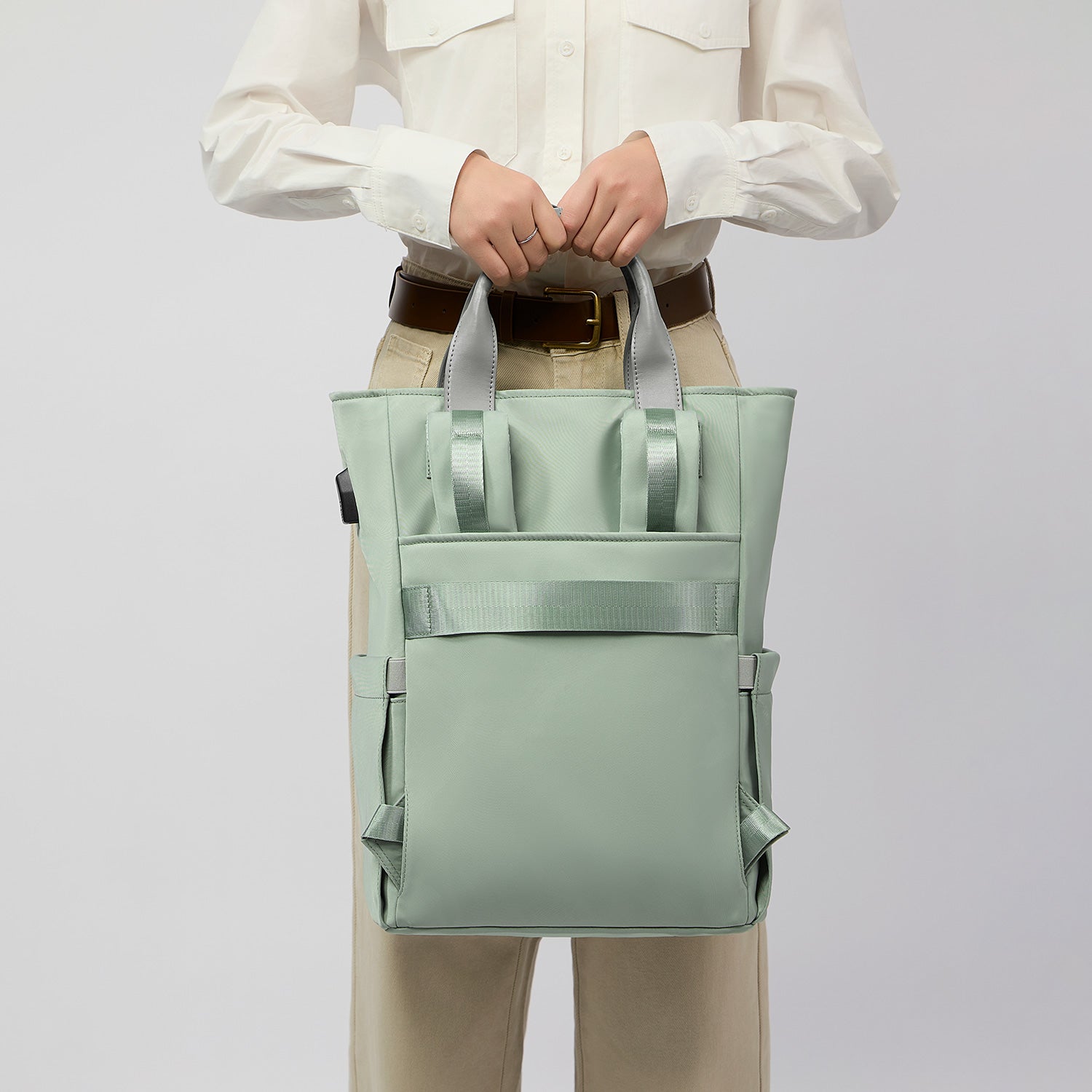Victoria Hyde London Lake work backpack – laptop compartment (15”), USB port, polyester, Shandong silk lining, elegant commuter bag.