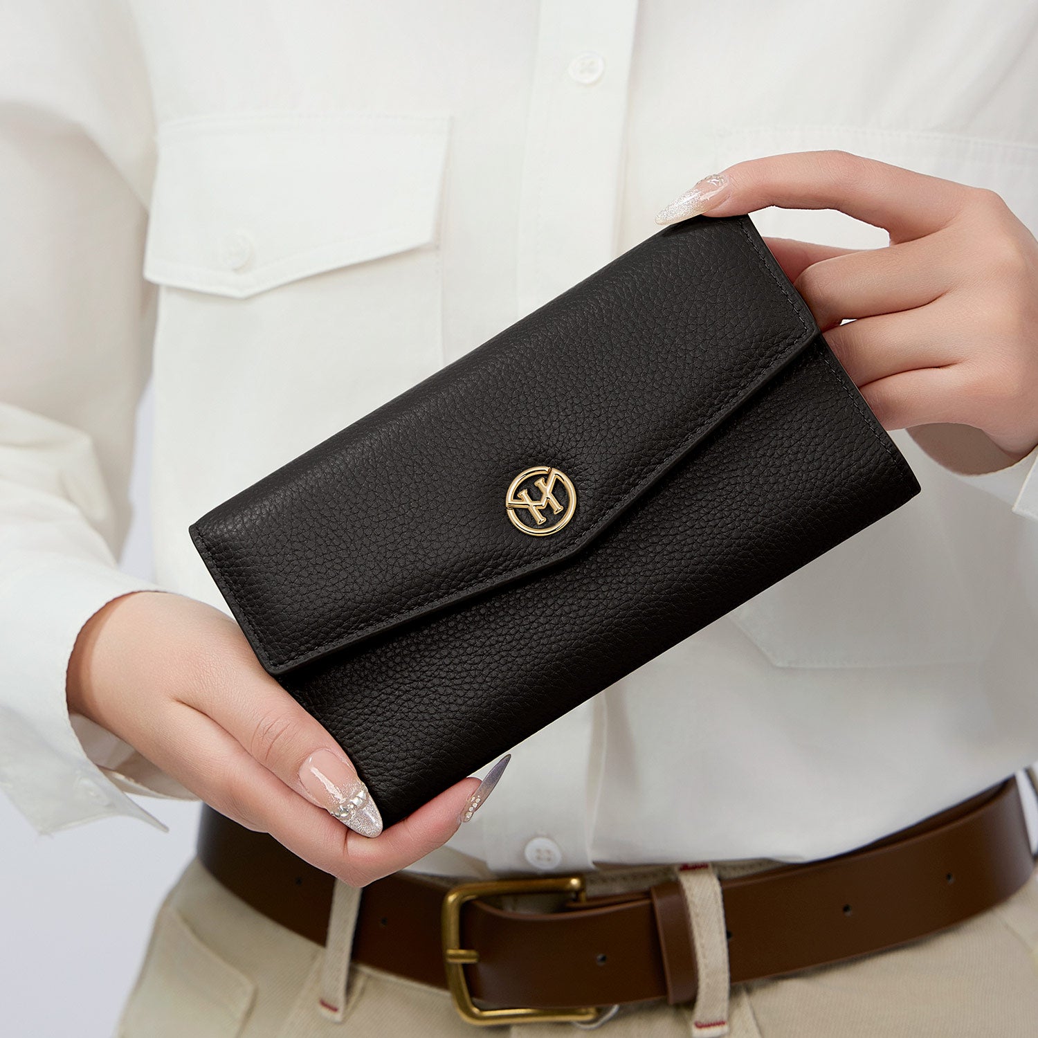 Victoria Hyde genuine leather multi-functional wallet – full-grain leather, removable inner case, 14 card slots, coin pocket, bill compartments, elegant British design.