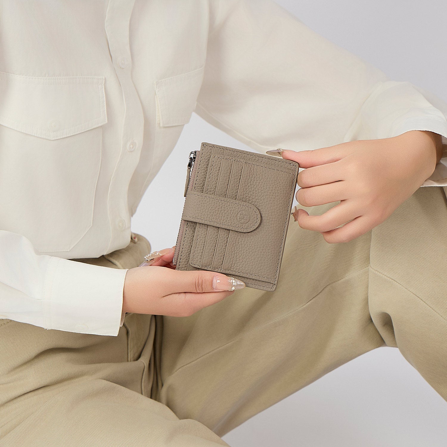 Victoria Hyde genuine leather card case – soft cowhide, minimalist design, 6 card slots, side zipper pocket, daily essential.