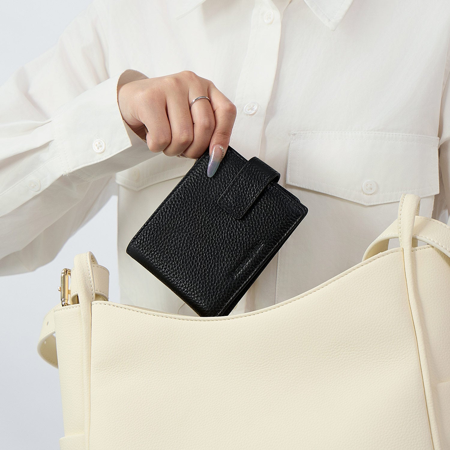 Victoria Hyde genuine leather unisex wallet – multifunctional with 8 card slots, bill clip, removable coin pouch, metal fastener, slim and minimalist design.