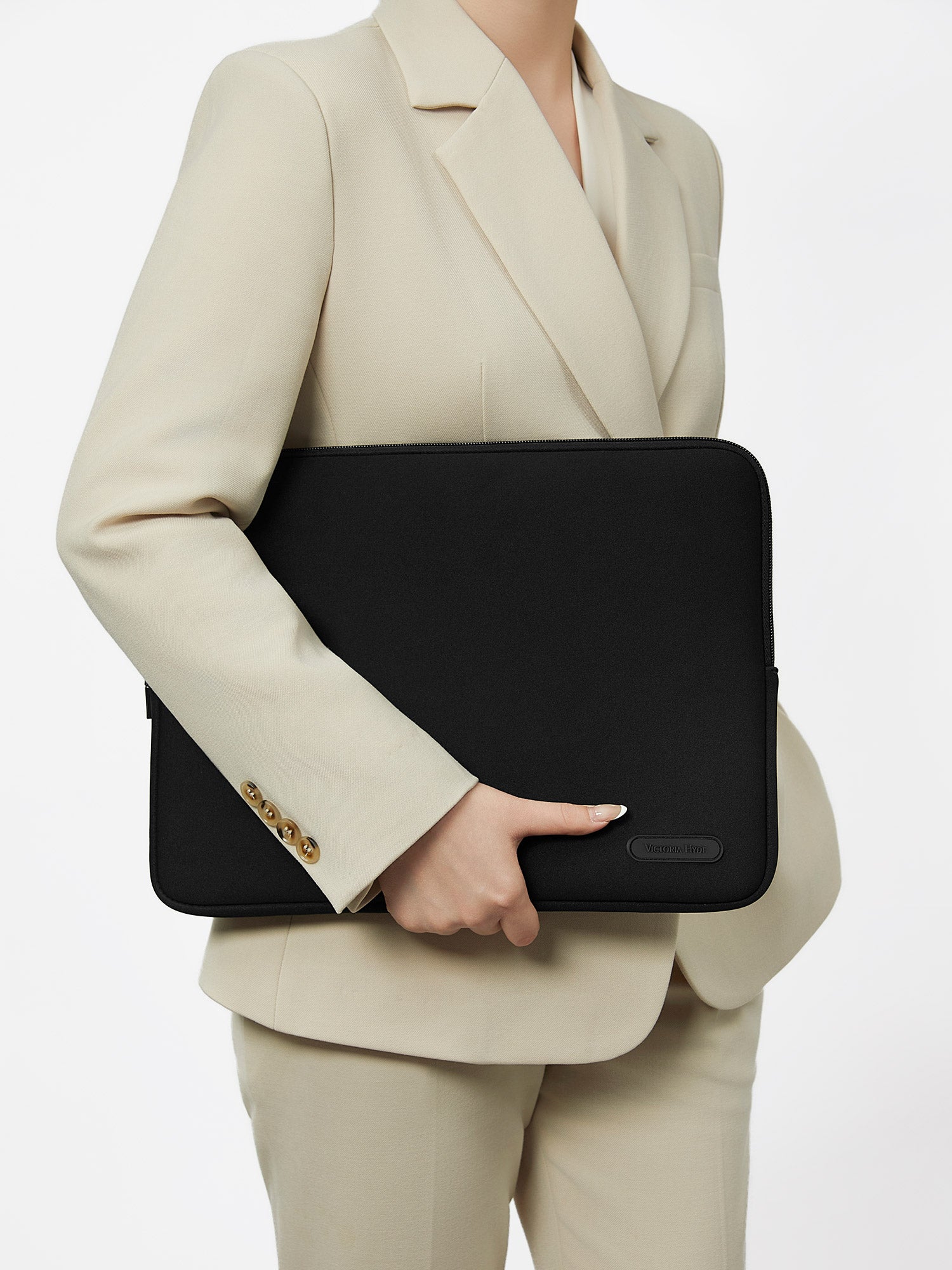 Victoria Hyde black neoprene laptop sleeve, 36x27x1.5cm, fits 15-inch laptop (34.04x23.76cm). Lightweight 0.25kg, durable polyester and zinc alloy hardware.