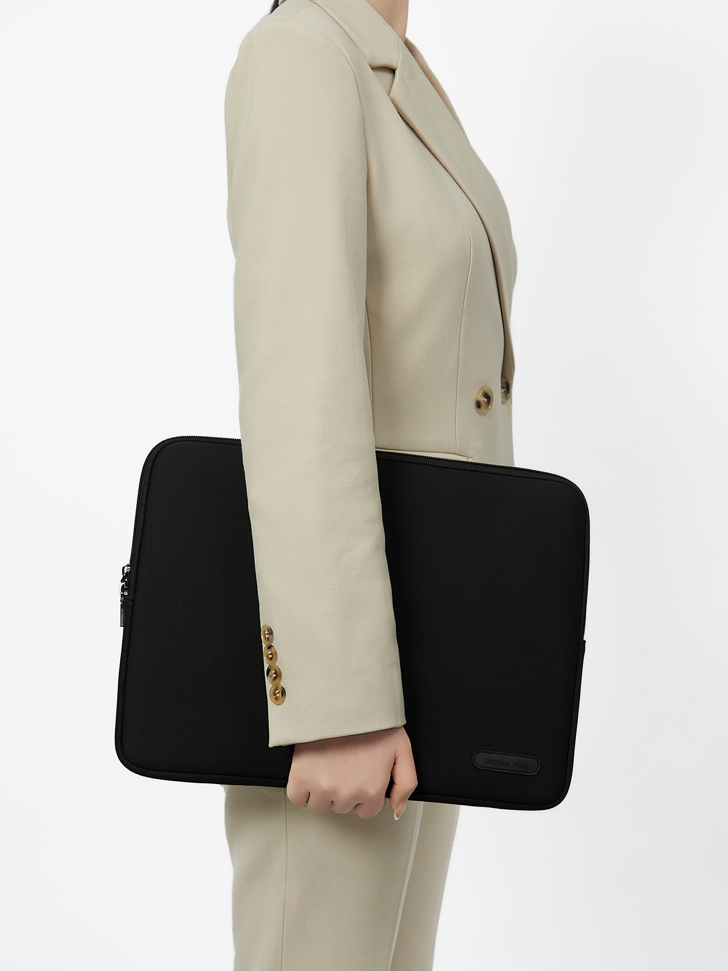 Victoria Hyde black neoprene laptop sleeve, 36x27x1.5cm, fits 15-inch laptop (34.04x23.76cm). Lightweight 0.25kg, durable polyester and zinc alloy hardware.