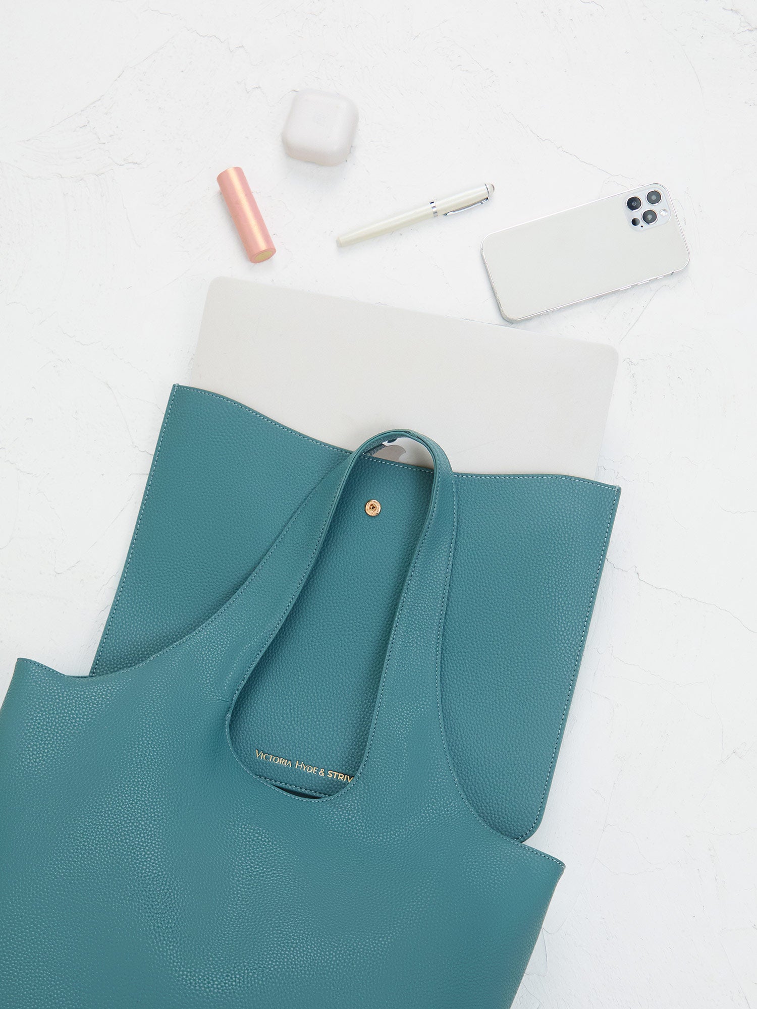 Victoria Hyde Strive Collection turquoise work bag. Microfiber leather, RPET lining. Interior pockets, removable laptop compartment, trolley strap. 0.85kg, 56x32x20 cm.