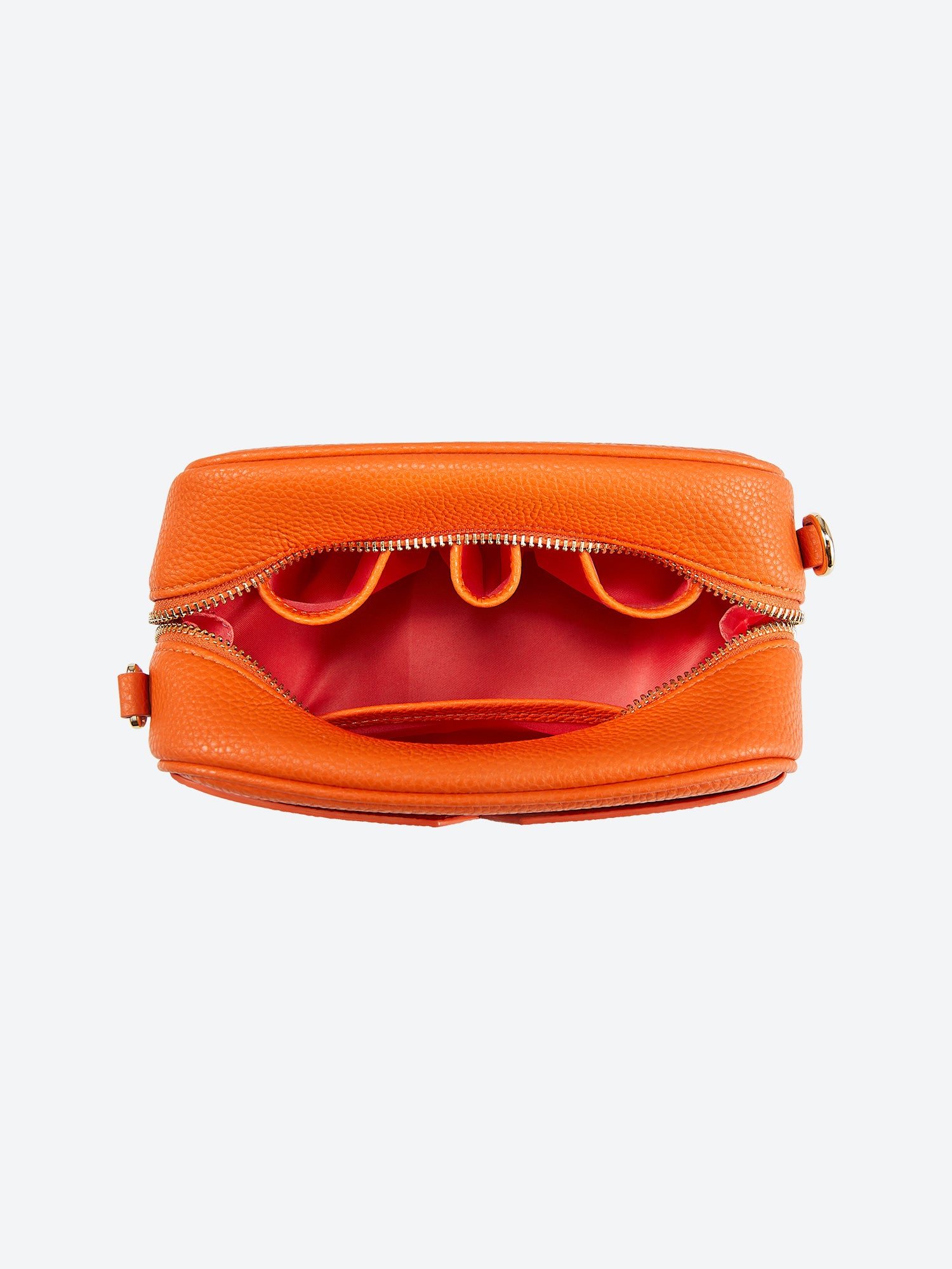 Victoria Hyde Antonia bag in light gold fittings. Microfiber with recycled lining, 18x10.5x9 cm, 0.3kg. Front pockets, card slot, slogan: Love what you do.