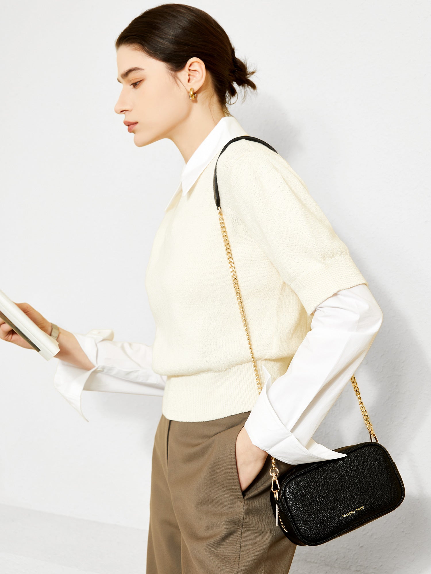 Victoria Hyde Antonia bag, light microfiber, recycled lining, gold-tone hardware. Organized front pockets, card slot, slogan “Love what you do” – eco‑friendly and stylish.Victoria Hyde Antonia bag, light microfiber, recycled lining, gold-tone hardware. Organized front pockets, card slot, slogan “Love what you do” – eco‑friendly and stylish.