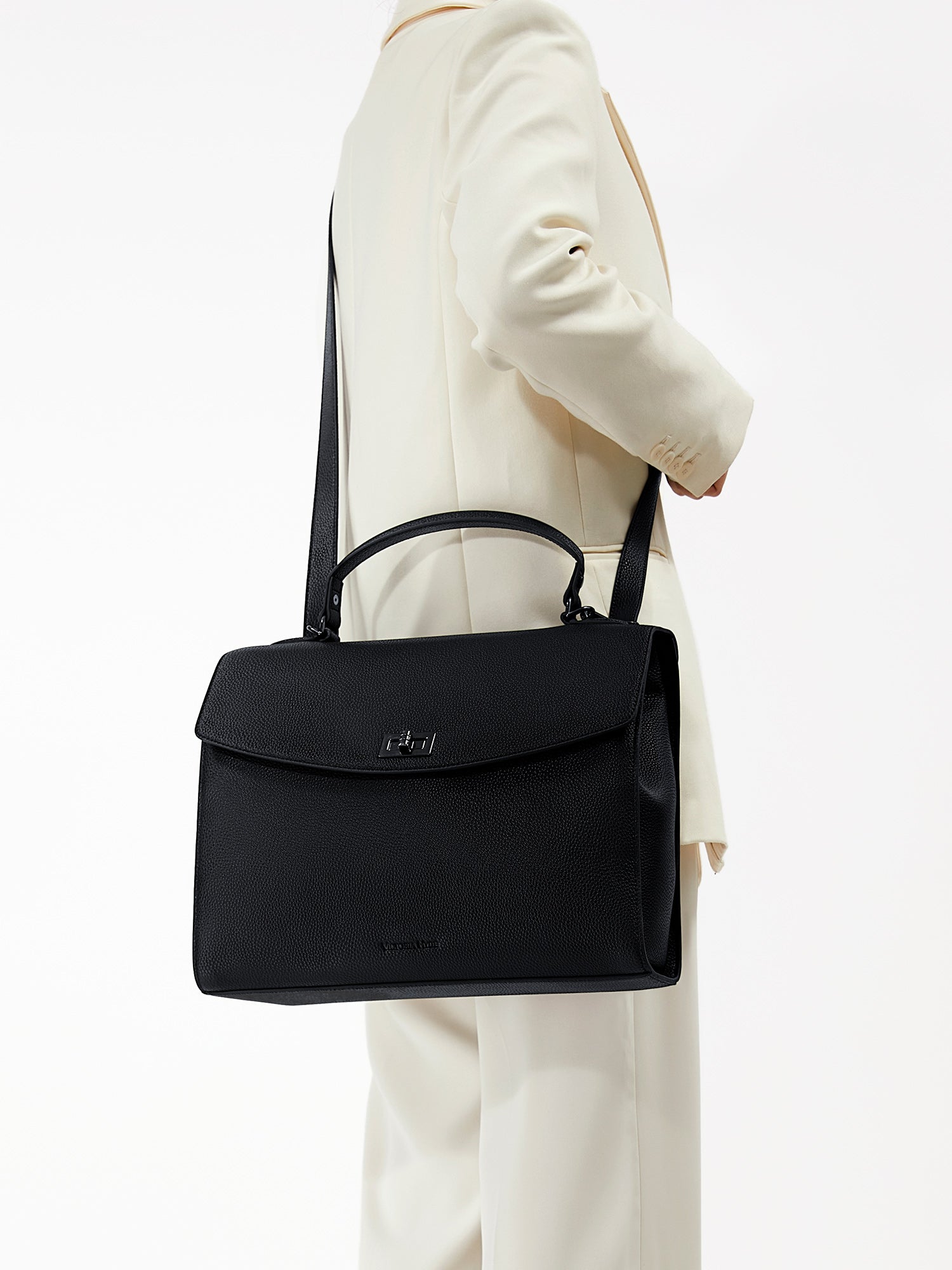 Victoria Hyde 2-in-1 convertible backpack – stylish microfibre leather handbag transforms to comfortable backpack. Removable straps, padded 13" laptop compartment, organised interior. Lightweight 880g.