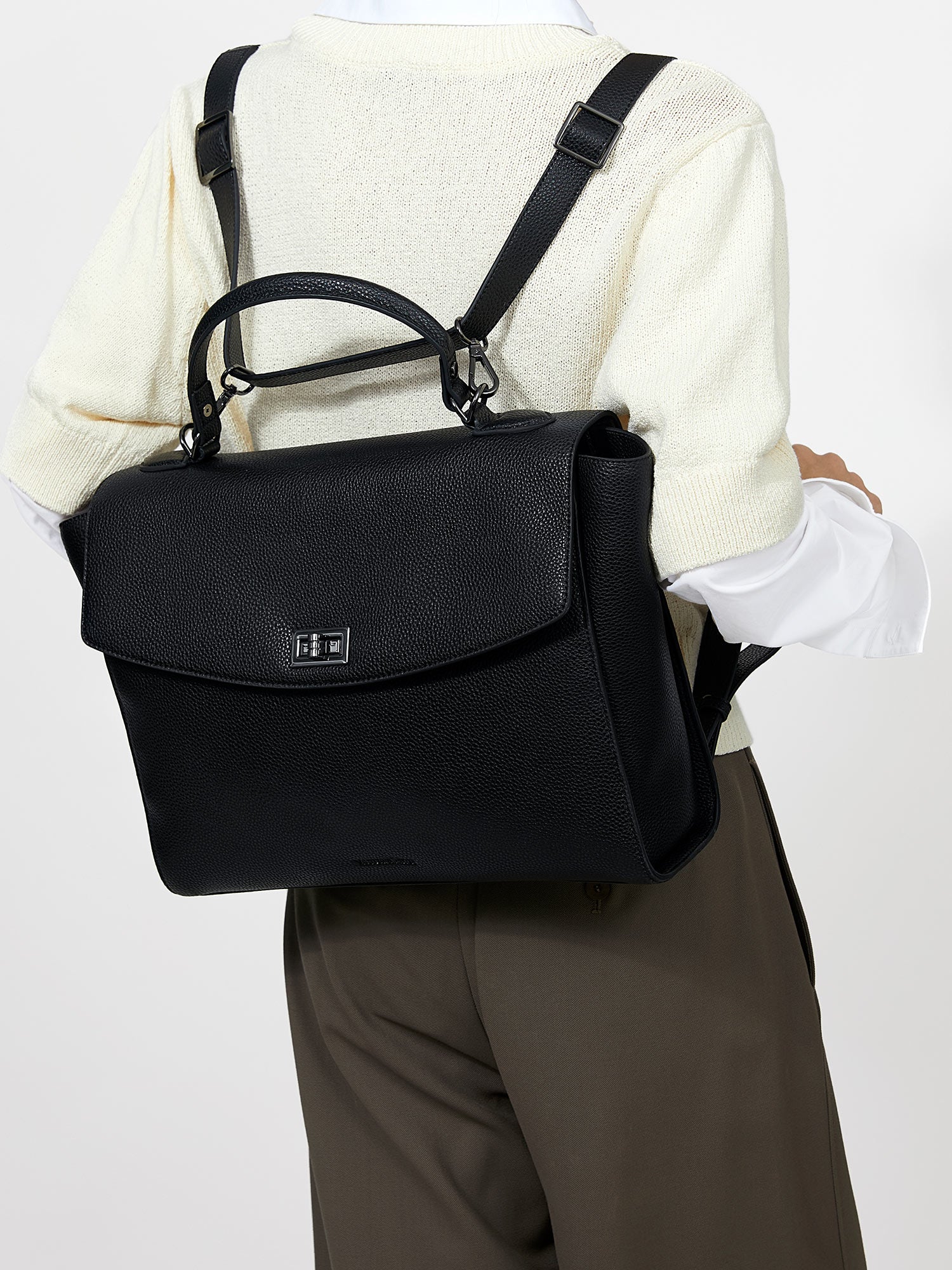 Victoria Hyde 2-in-1 convertible backpack – stylish microfibre leather handbag transforms to comfortable backpack. Removable straps, padded 13" laptop compartment, organised interior. Lightweight 1.05kg.