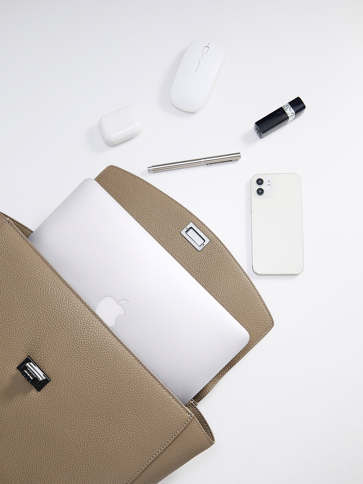 Victoria Hyde 2-in-1 backpack: stylish microfiber leather, converts from handbag to backpack with detachable straps, padded tablet compartment, lightweight.