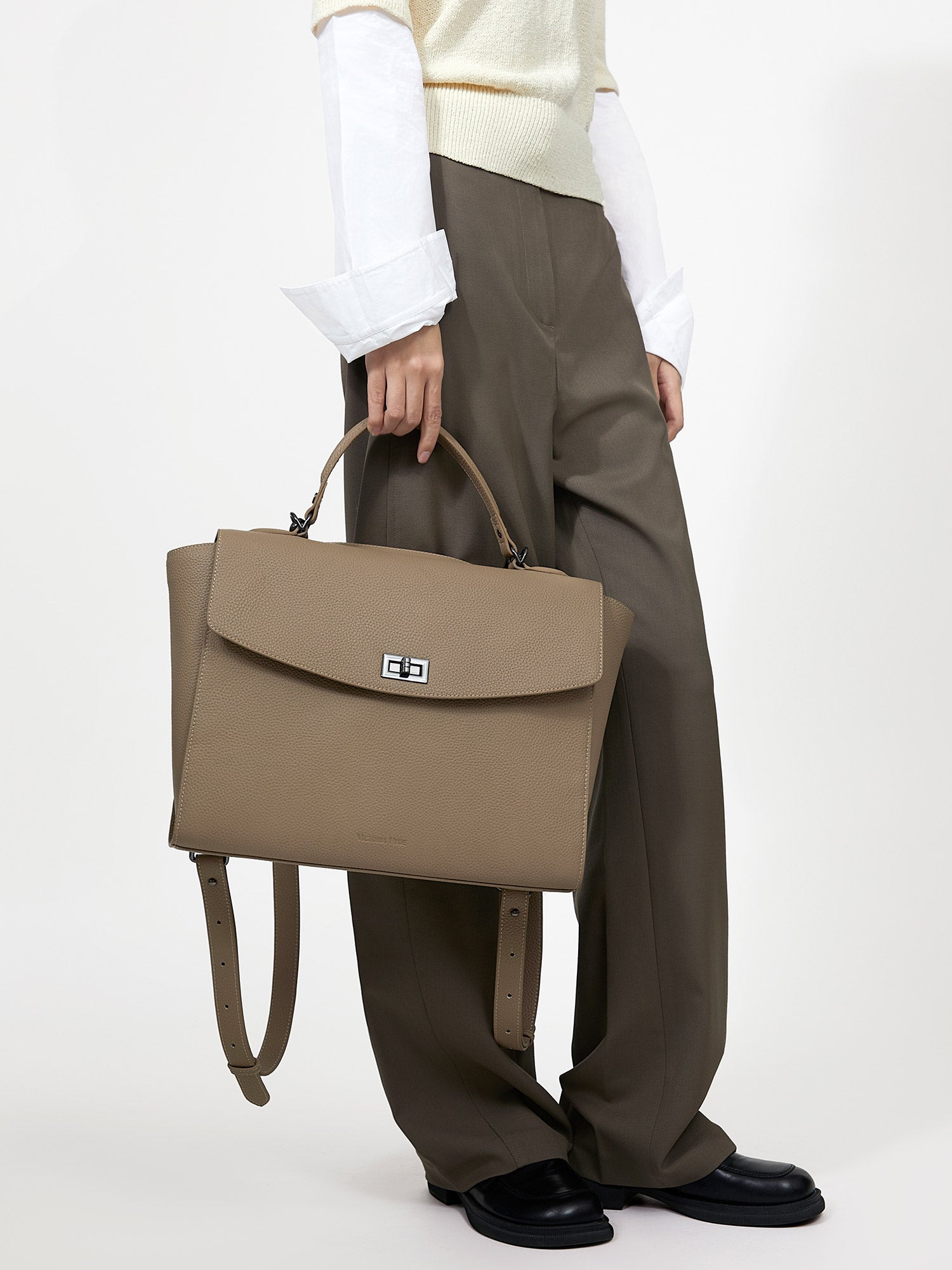 Victoria Hyde 2-in-1 backpack: stylish microfiber leather, converts from handbag to backpack with detachable straps, padded tablet compartment, lightweight.