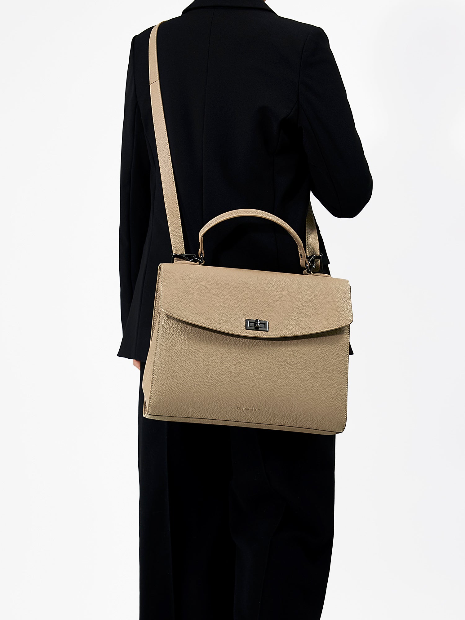 Victoria Hyde 2-in-1 backpack: stylish microfiber leather, converts from handbag to backpack with detachable straps, padded tablet compartment, lightweight.