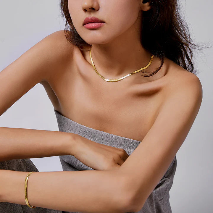 Victoria Hyde, Halskette, VH80091F, Lamia, Light Gold, Modelbild-1;Victoria Hyde Lamia light gold snake necklace – stainless steel, 400mm+50mm adjustable length, elegant and modern design for daily wear.