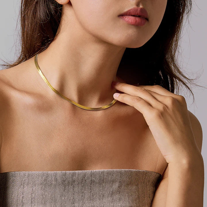 Victoria Hyde, Halskette, VH80091F, Lamia, Light Gold, Modelbild-3;Victoria Hyde Lamia light gold snake necklace – stainless steel, 400mm+50mm adjustable length, elegant and modern design for daily wear.