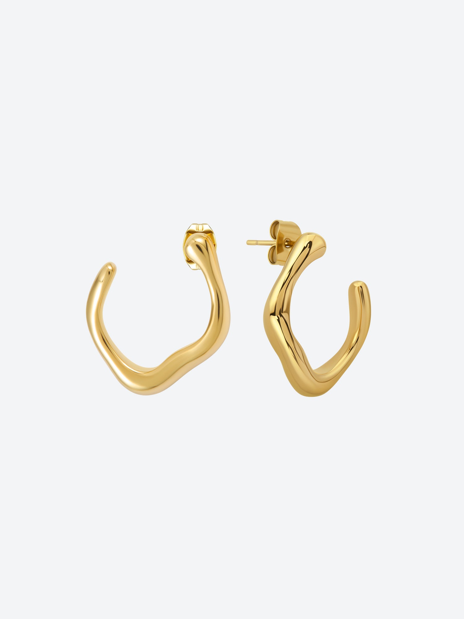 Ursula earrings in 1N14 light gold with 925 silver posts, sophisticated everyday jewelry designed for modern professional women