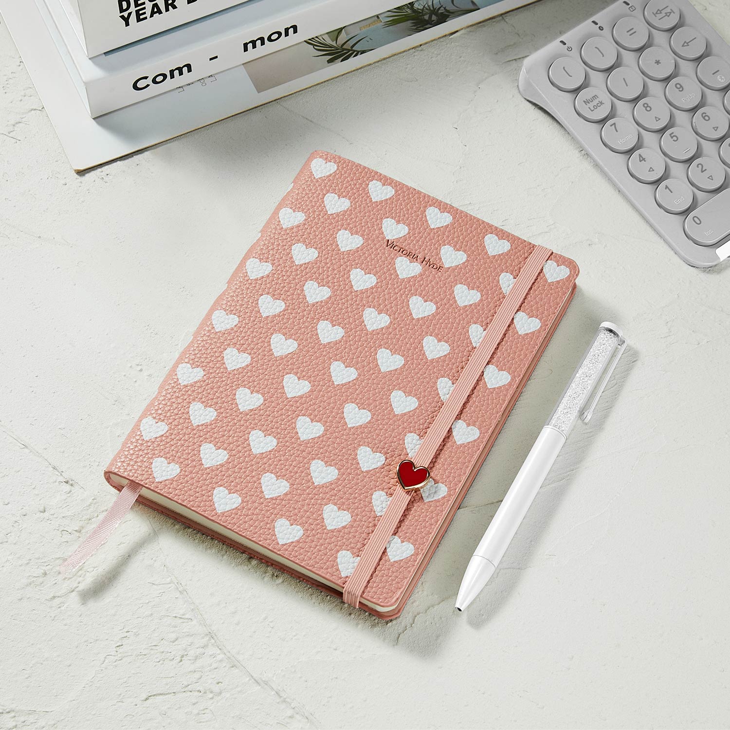 Victoria Hyde notebook gift set with embossed heart design and crystal pen – leather-bound journal with premium pages, romantic style for writing and gifting.