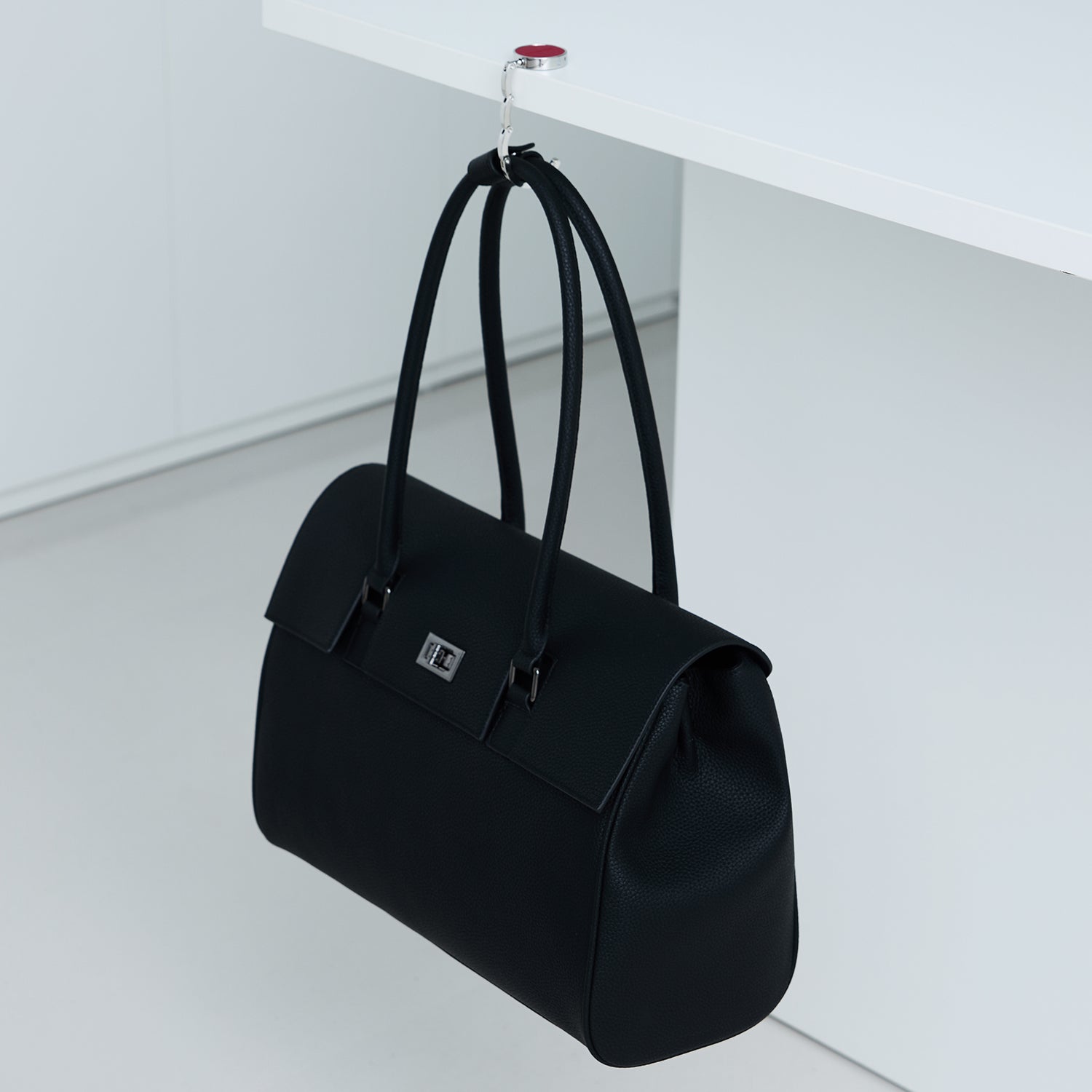 Victoria Hyde London anti-slip purse hook "Abigail" – compact, lightweight (32.9g), silicone grip, steel construction, protects tables, perfect for bags in offices or cafes.