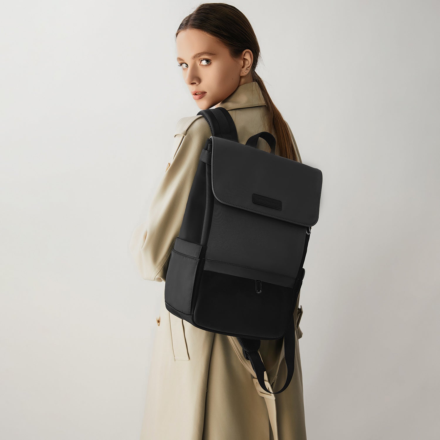Victoria Hyde London Carlos work backpack – nylon, laptop compartment, organizer, silver hardware, 31x46x15 cm, 0.9 kg, for professionals.