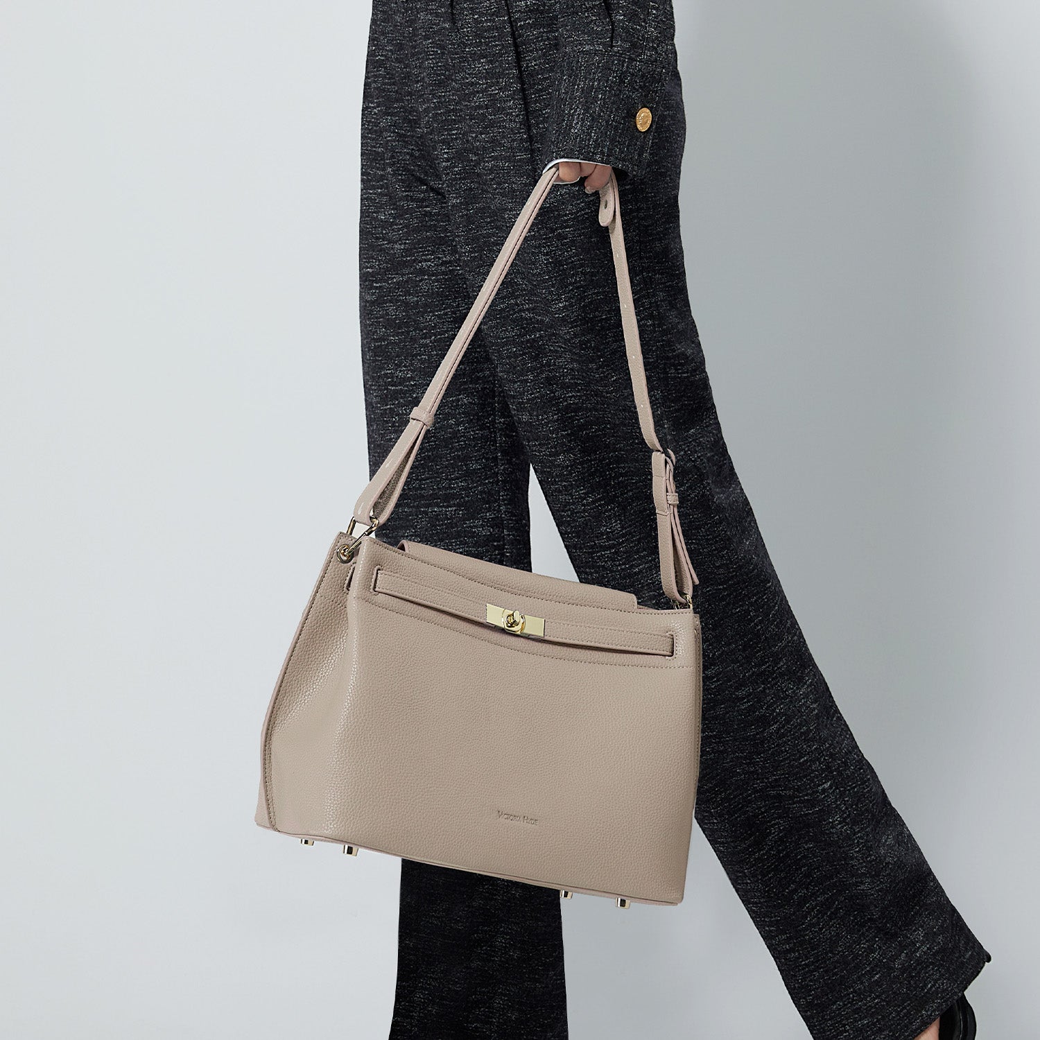 Victoria Hyde Alla business shoulder bag – gold turn-lock, PU leather, organizer pockets, removable pouch, 32x23.5x17 cm, for modern working women.