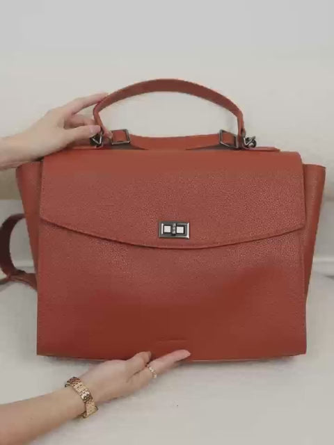 Victoria Hyde Potter Brown Backpack – Packing video showing interior compartments and organization