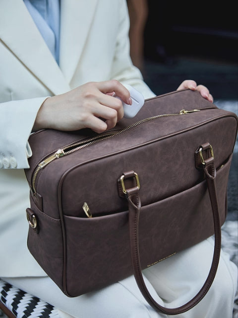 Victoria Hyde Margaret Brown laptop handbag – packing video showing tablet compartment, smart interior organization and removable cosmetic bag.