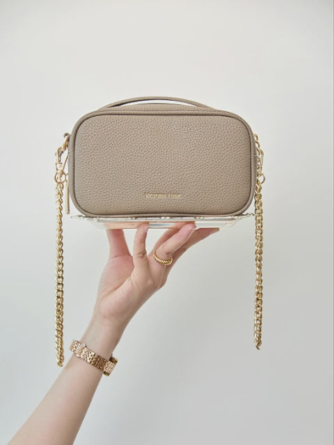 Victoria Hyde Antonia Beige crossbody bag – packing video showing compact interior with key pocket, lipstick pocket, card slot and headphone compartment.