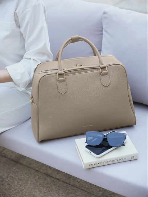 Interior mesh pocket of the Victoria Hyde Amal laptop bag, perfect for organizing charging cables, power adapters, and small tech accessories on the go.
