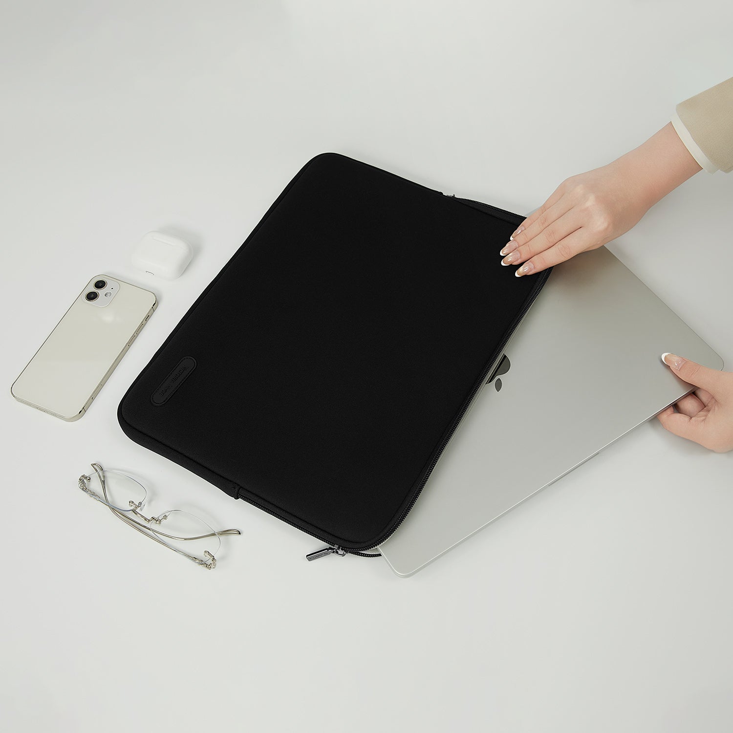 New Work Laptop Sleeve Adam in Black for women in business