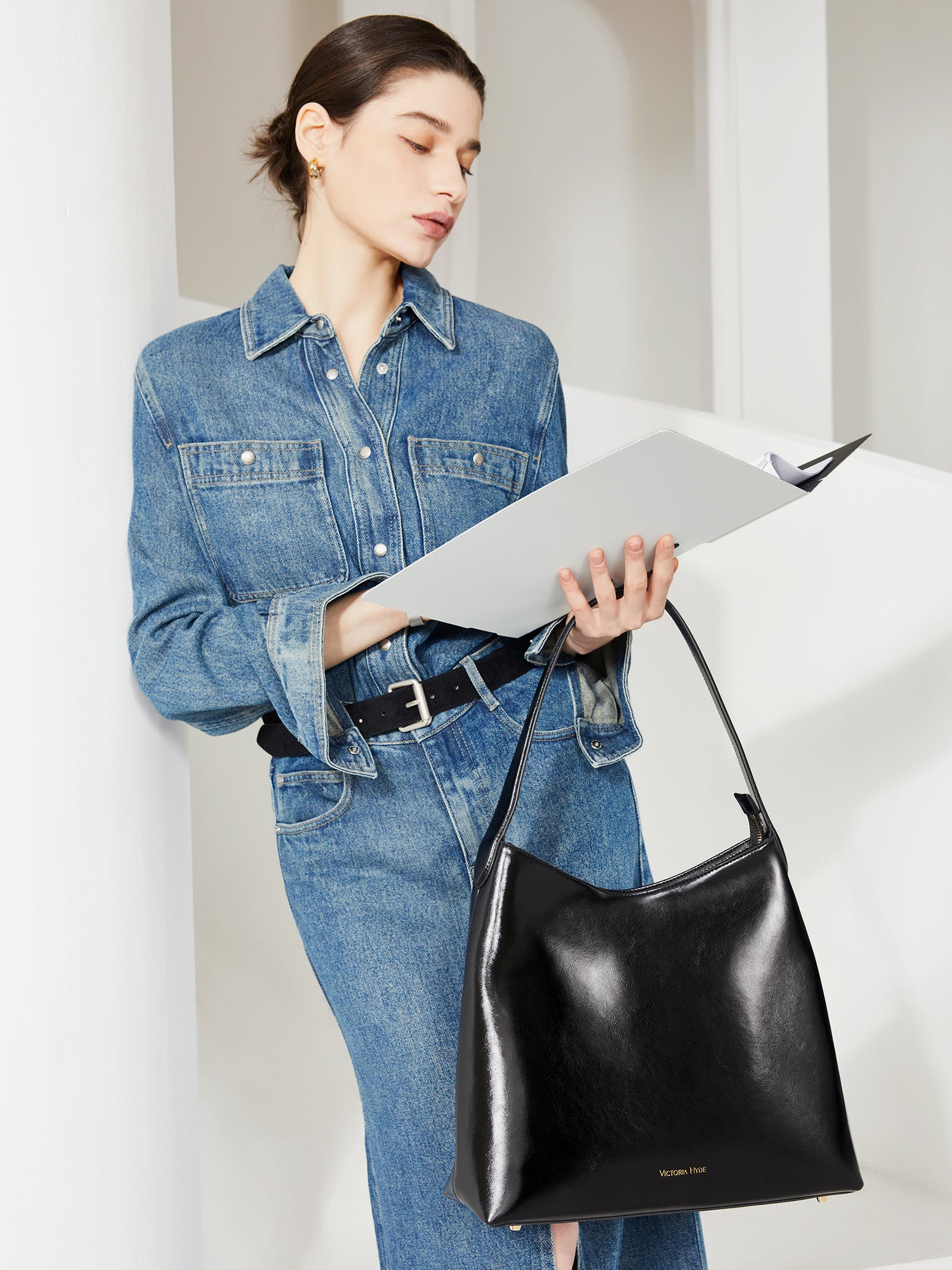 Victoria Hyde shoulder bag, microfiber leather, recycled lining. Padded sunglasses compartment, trolley strap, light gold hardware. “Love what you do” detail.