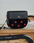 Victoria Hyde, VH60039, Love Heart, Schwarz, Handtasche, Umhängetasche, Damentasche, Herz details, Vorderansicht