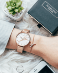 Rosegoldene Armbanduhr mit 3D Vogel und passenden Armband
